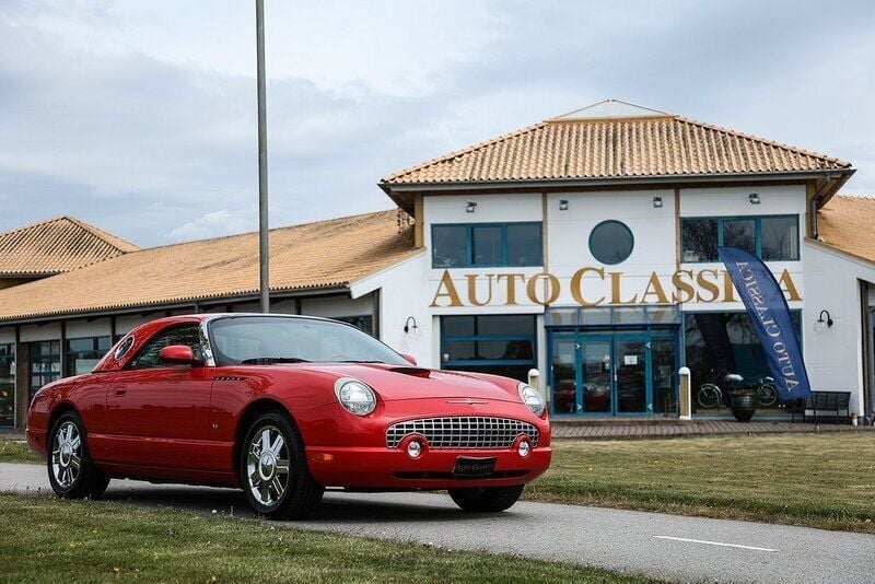 Begagnad Ford Thunderbird 285 HK (209 kW) 2004 Röd Cab