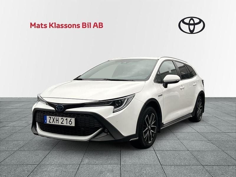 Vit Begagnad 2021 Toyota Corolla SUV | 229 000 kr (Lite dyr) - Bild 1/4
