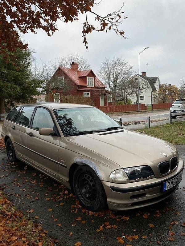 Brun Begagnad 2000 BMW 318 Kombi | 18 500 kr - Bild 1/4