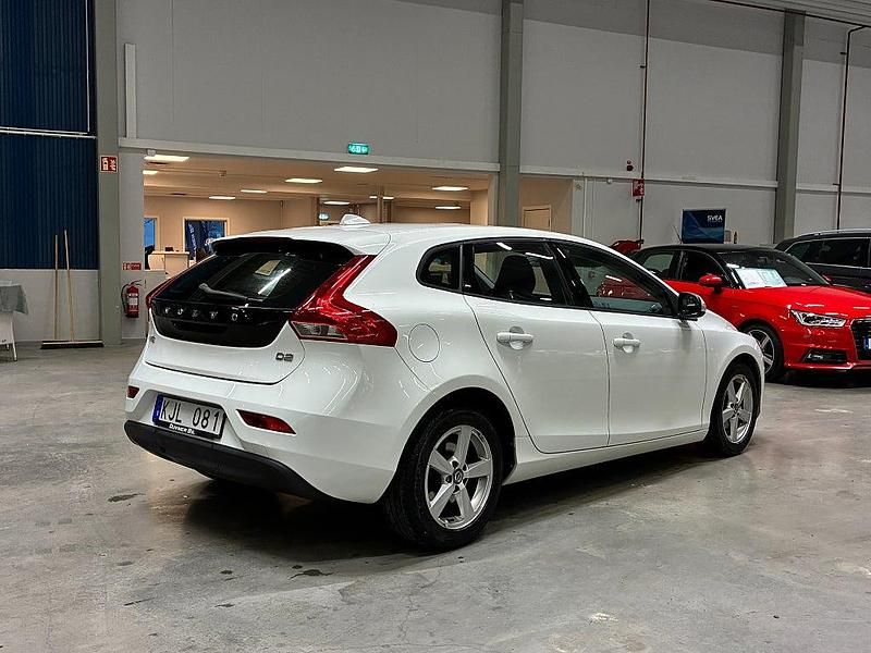 Begagnad Volvo V40 116 HK (85 kW) 2013 Vit Kombi