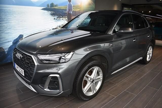 Grå Begagnad 2022 Audi Q5 S-Line SUV | 499 000 kr (Dyr) - Bild 1/4