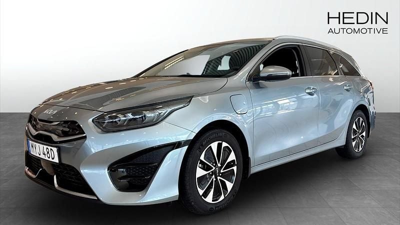 Grå (grey) Begagnad 2022 Kia Ceed Sportswagon Kombi | 269 900 kr (Lite dyr) - Bild 1/4