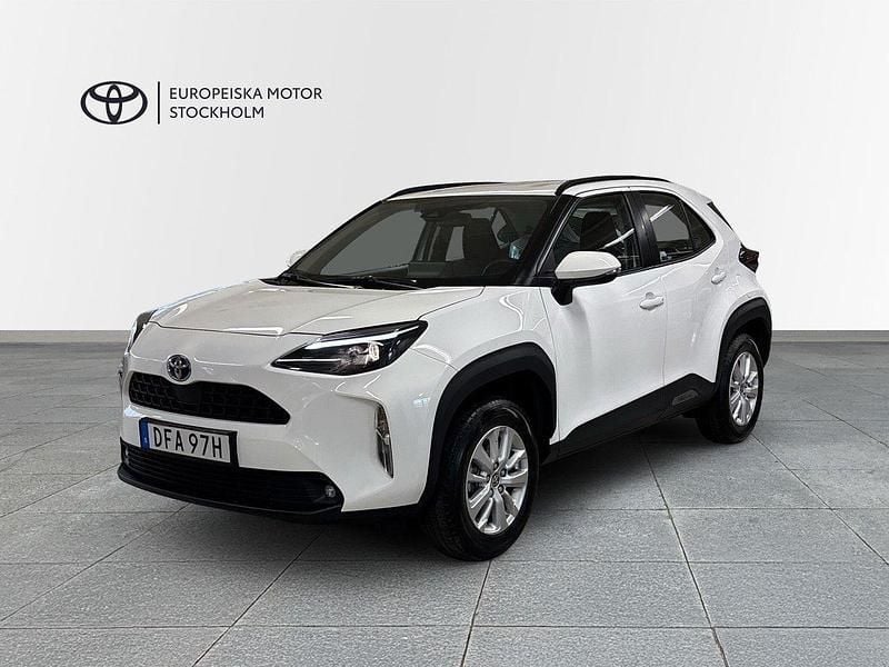 Vit Begagnad 2024 Toyota Yaris Cross Active SUV | 274 898 kr (Marknadspris) - Bild 1/4
