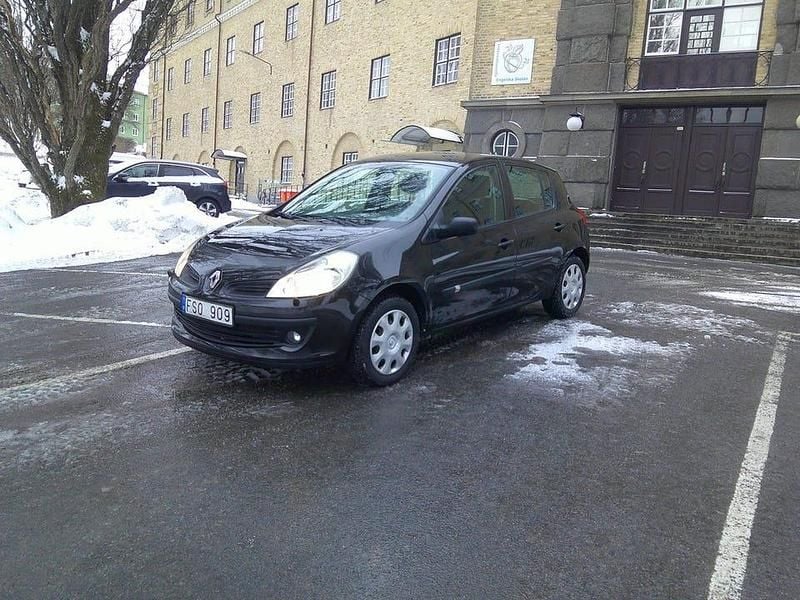 Begagnad Renault Clio II 75 HK (55 kW) 2008 Svart met.