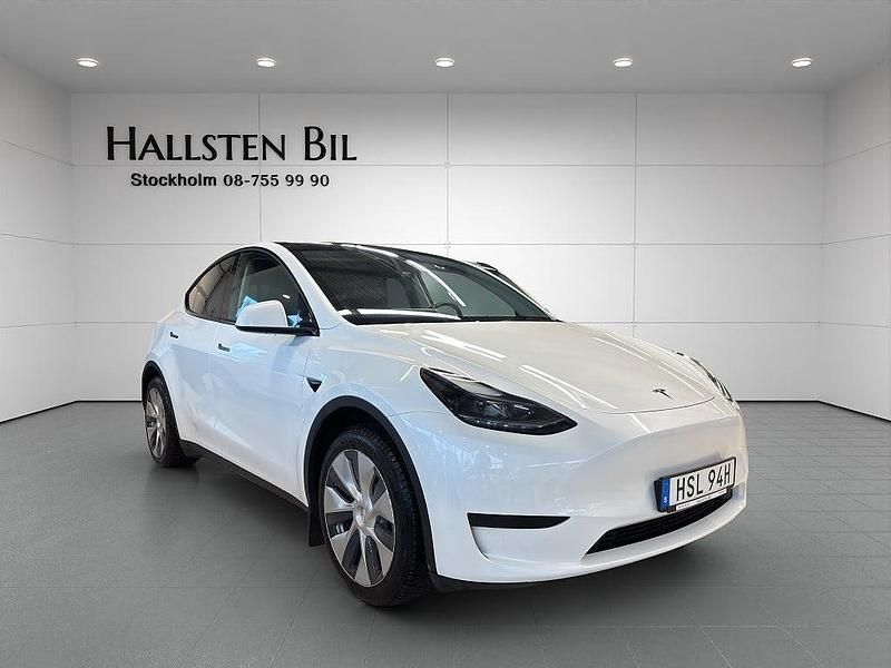 Begagnad Tesla Model Y Standard Range 250 kW (340 HK) 2022 Vit SUV