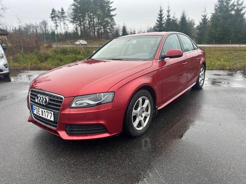 Röd Begagnad 2011 Audi A4 Sedan | 65 900 kr (Superpris) - Bild 1/4