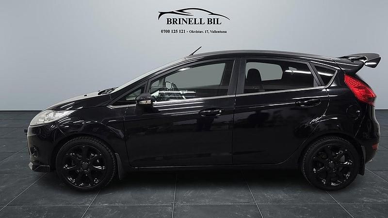 Begagnad Ford Fiesta 83 HK (61 kW) 2012 Svart Halvkombi