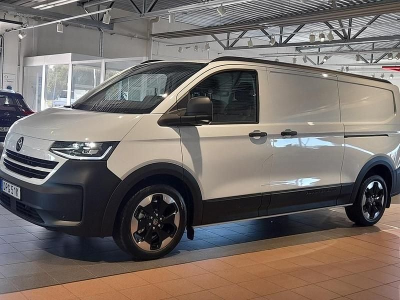 Vit Ny 2025 VW Transporter Van | 679 000 kr (Marknadspris) - Bild 1/4