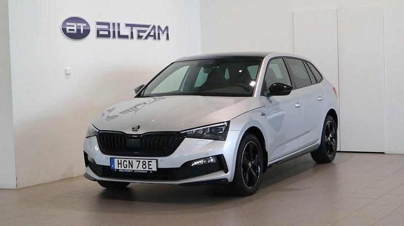 Grå Begagnad 2021 Skoda Scala Monte Carlo Halvkombi | 209 900 kr (Marknadspris) - Bild 1/4