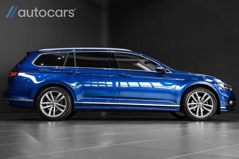 Begagnad VW Passat R-line 200 HK (147 kW) 2021 Mörkblå Kombi