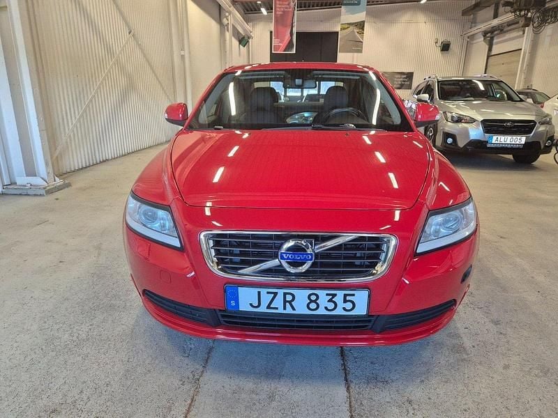 Röd Begagnad 2012 Volvo S40 Kinetic Sedan | 99 990 kr (Dyr) - Bild 1/4