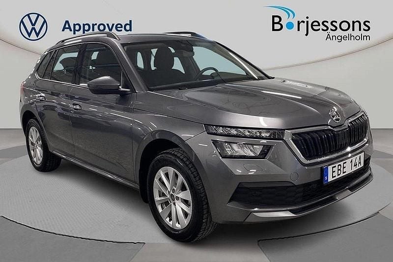 Grå Begagnad 2024 Skoda Kamiq SUV | 242 000 kr (Marknadspris) - Bild 1/4