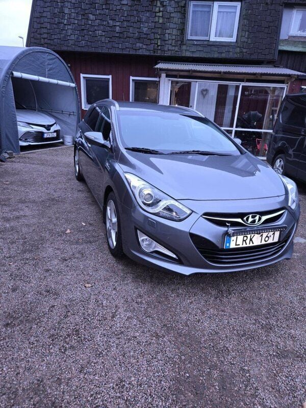 Silver Begagnad 2013 Hyundai i40 Kombi | 65 000 kr (Marknadspris) - Bild 1/4