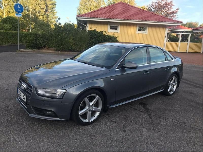 Grå Begagnad 2013 Audi A4 Sedan | 119 000 kr (Dyr) - Bild 1/4