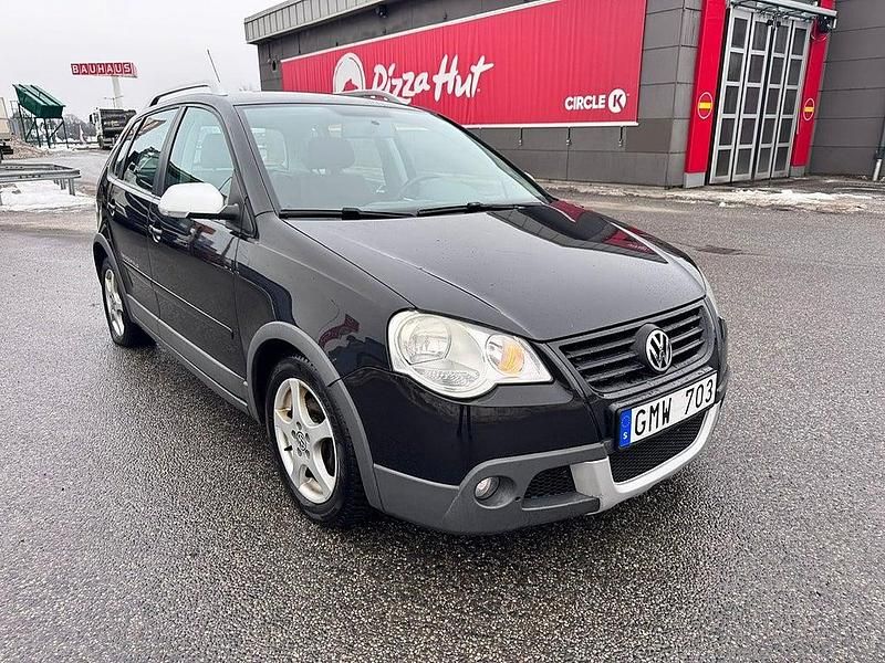 Svart Begagnad 2007 VW Polo Cross Halvkombi | 39 900 kr - Bild 1/4