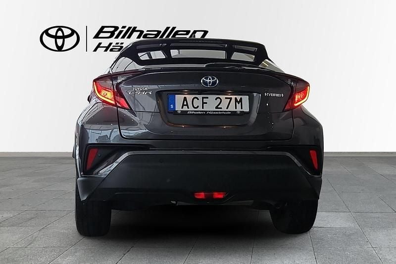 Begagnad Toyota C-HR 124 HK (91 kW) 2022 Mörkgrå SUV