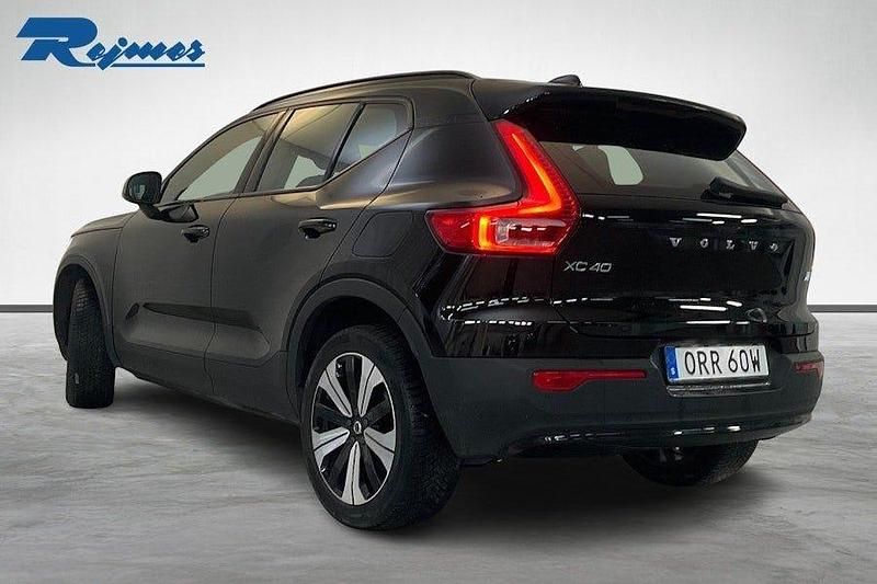 Begagnad Volvo XC40 Core 185 kW (252 HK) 2023 Svart SUV