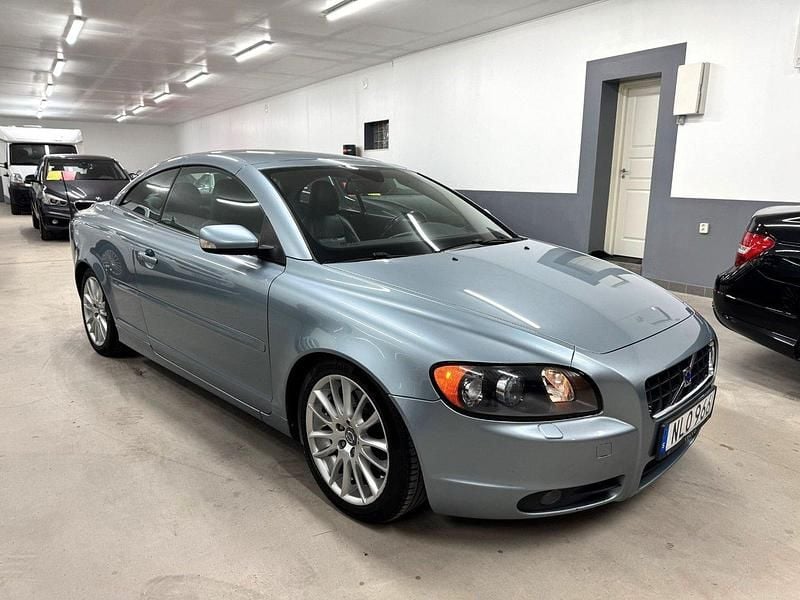 Ljusblå Begagnad 2006 Volvo C70 Summum Cab | 99 000 kr (Lite dyr) - Bild 1/4