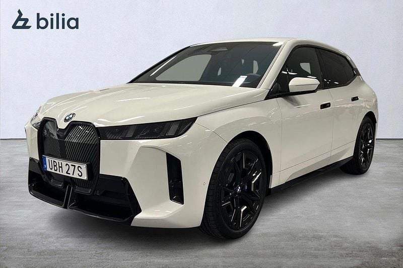 Vit Begagnad 2025 BMW iX M Sport SUV | 929 900 kr - Bild 1/4