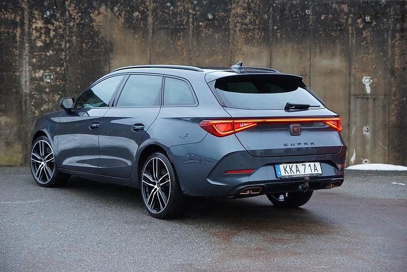 Begagnad Cupra Leon 150 HK (110 kW) 2021 Grå Kombi