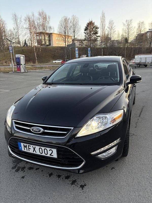 Svart Begagnad 2012 Ford Mondeo Business Edition Halvkombi | 63 000 kr (Marknadspris) - Bild 1/4