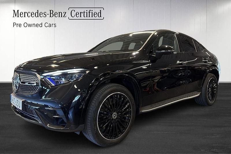 Svart Begagnad 2025 Mercedes GLC300e AMG Sportkupé | 819 000 kr (Lite dyr) - Bild 1/4