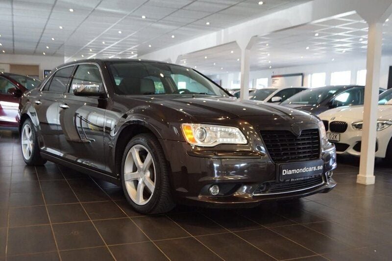Brun Begagnad 2011 Lancia Thema Sedan | 109 900 kr - Bild 1/4