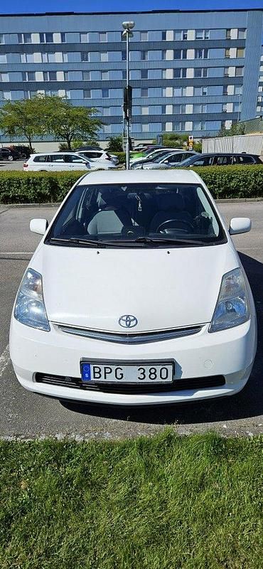 Vit Begagnad 2009 Toyota Prius Halvkombi | 78 500 kr (Marknadspris) - Bild 1/4