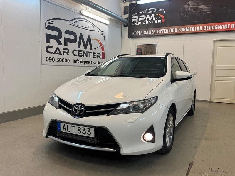 Vit Begagnad 2014 Toyota Auris Touring Sports Edition Kombi | 79 900 kr (Marknadspris) - Bild 1/4