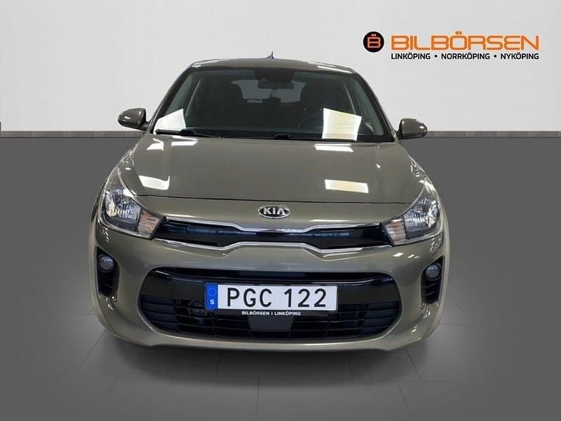 Begagnad Kia Rio Launch Edition 84 HK (61 kW) 2017 Sand track Halvkombi