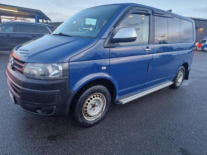 Blå Begagnad 2011 VW Caravelle Minibuss | 79 900 kr - Bild 1/4