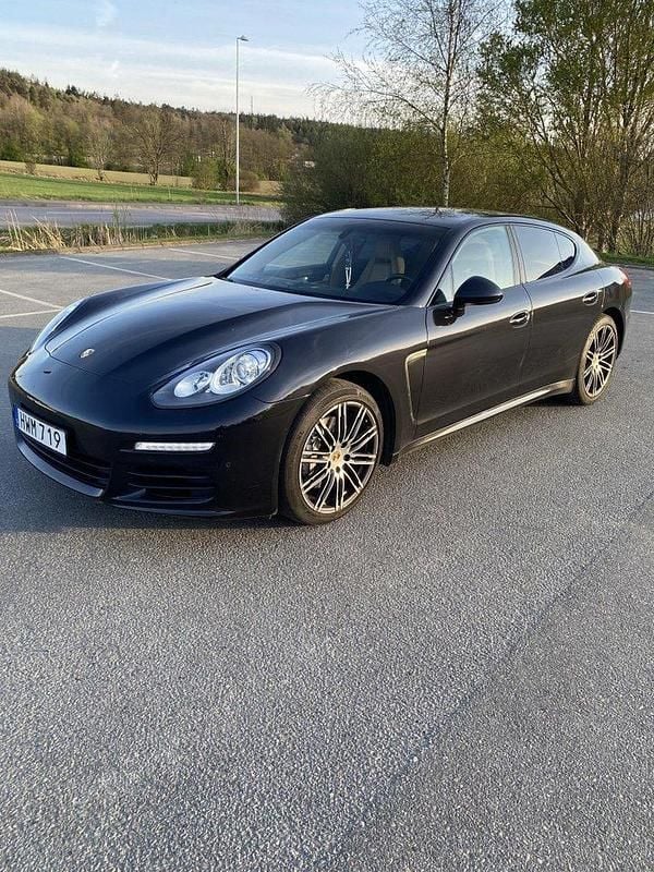 Svart Begagnad 2016 Porsche Panamera Sport Sedan | 365 000 kr - Bild 1/4