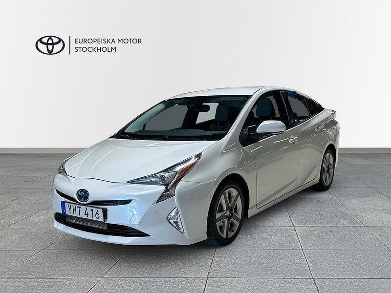Vit Begagnad 2016 Toyota Prius Executive Halvkombi | 169 900 kr (Marknadspris) - Bild 1/4