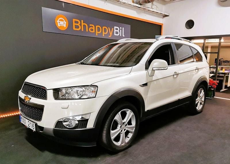 Vit Begagnad 2013 Chevrolet Captiva SUV | 59 900 kr (Bra pris) - Bild 1/4