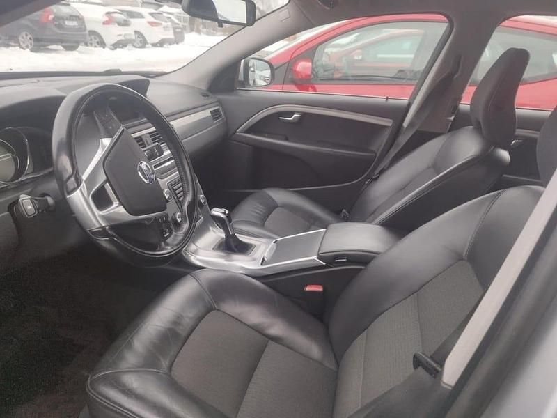 Begagnad Volvo V70 Momentum 181 HK (133 kW) 2014 Silver Kombi