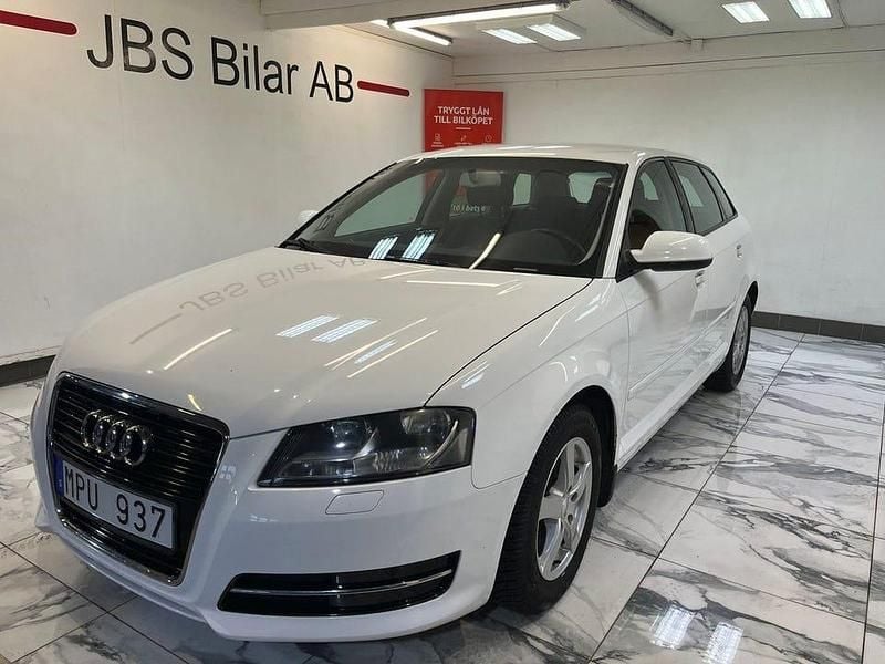 Vit Begagnad 2011 Audi A3 Attraction | 69 900 kr (Marknadspris) - Bild 1/4