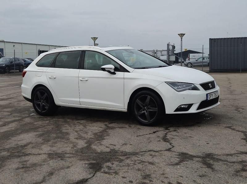 Candy white Begagnad 2014 Seat Leon ST Kombi | 96 100 kr (Bra pris) - Bild 1/4