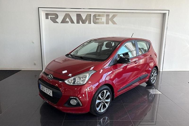 Röd Begagnad 2015 Hyundai i10 Halvkombi | 59 000 kr (Marknadspris) - Bild 1/4