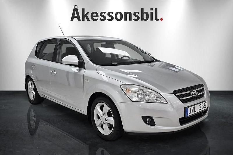 Silver Begagnad 2009 Kia Ceed Halvkombi | 39 000 kr (Lite dyr) - Bild 1/4