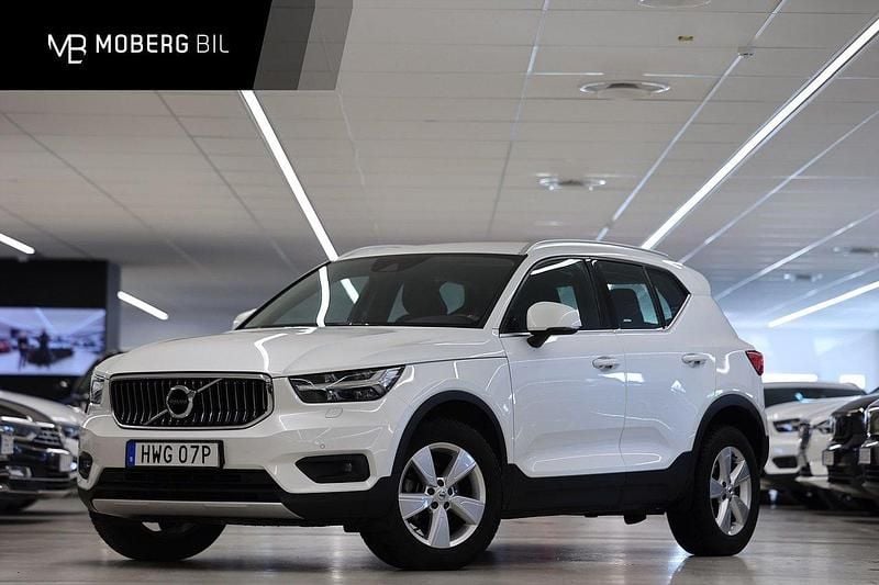Vit Begagnad 2020 Volvo XC40 Inscription SUV | 269 900 kr (Marknadspris) - Bild 1/3