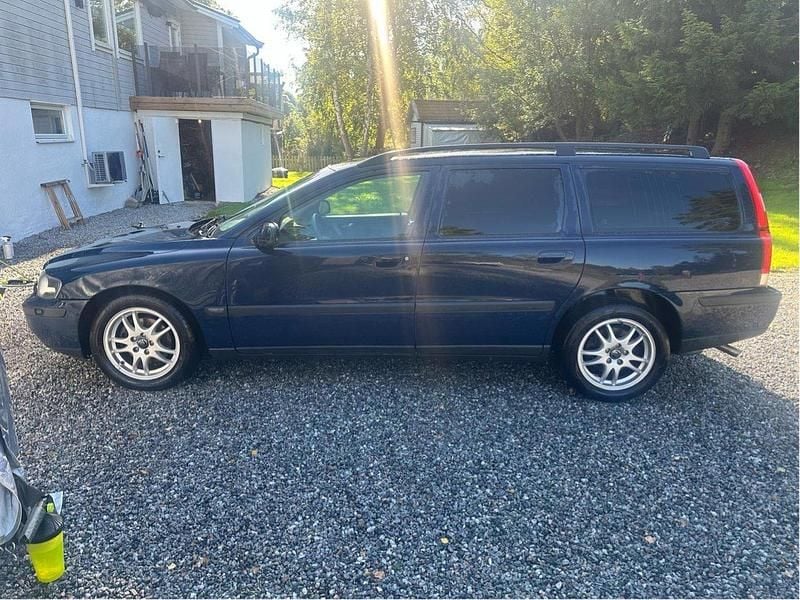 Blå Begagnad 2002 Volvo V70 Business Edition Kombi | 14 800 kr (Superpris) - Bild 1/4