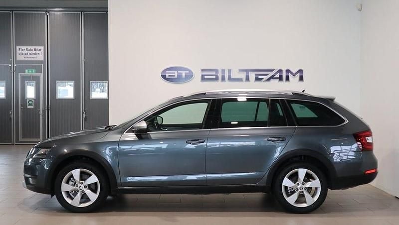 Begagnad Skoda Octavia Scout 184 HK (135 kW) 2020 Grå Kombi