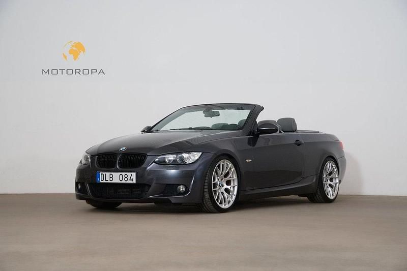 Mörkgrå Begagnad 2008 BMW 335 Cabriolet M Sport Cab | 269 000 kr (Dyr) - Bild 1/4