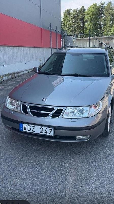 Grå Begagnad 2005 Saab 9-5 Vector Kombi | 33 000 kr (Marknadspris) - Bild 1/4