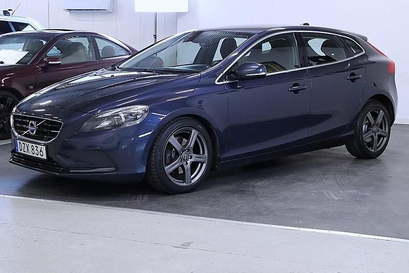 Begagnad Volvo V40 116 HK (85 kW) 2014 Blå Halvkombi