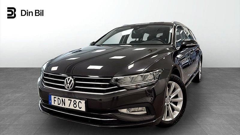 Mörkgrå (mangangrå metallic) Begagnad 2019 VW Passat Business Kombi | 224 990 kr (Marknadspris) - Bild 1/4