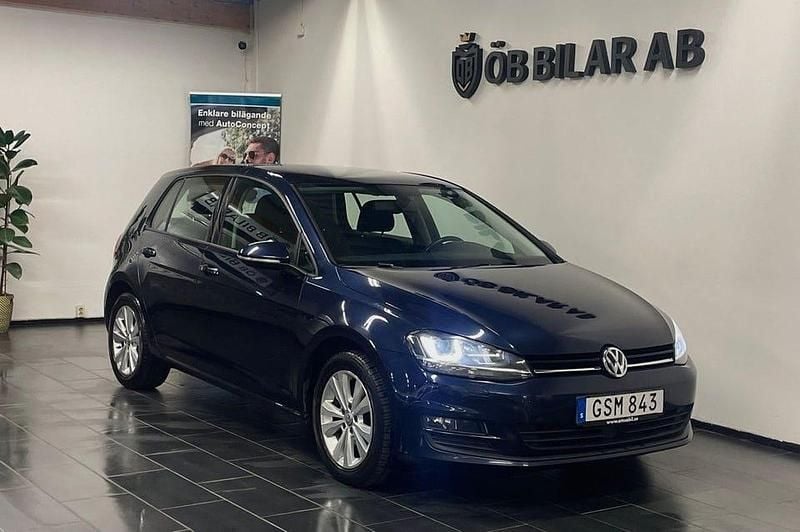 Begagnad VW Golf VII 110 HK (80 kW) 2016 Mörkblå (blå) Halvkombi