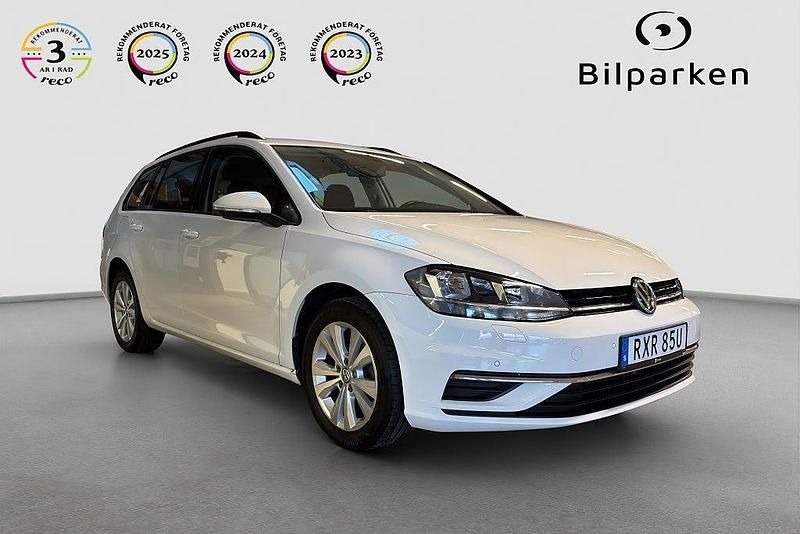 Vit Begagnad 2019 VW Golf VII Kombi | 169 990 kr (Marknadspris) - Bild 1/4