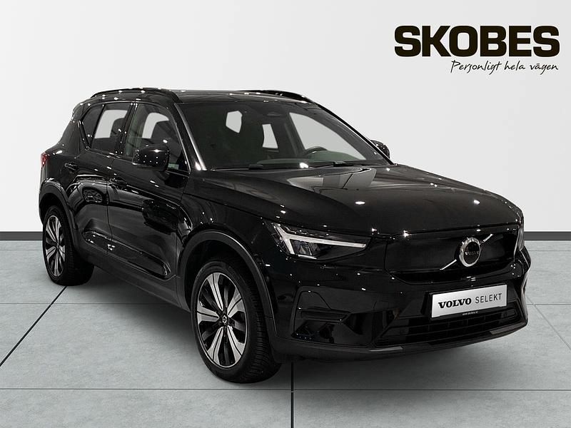 Begagnad Volvo XC40 Core 175 kW (238 HK) 2023 Svart SUV
