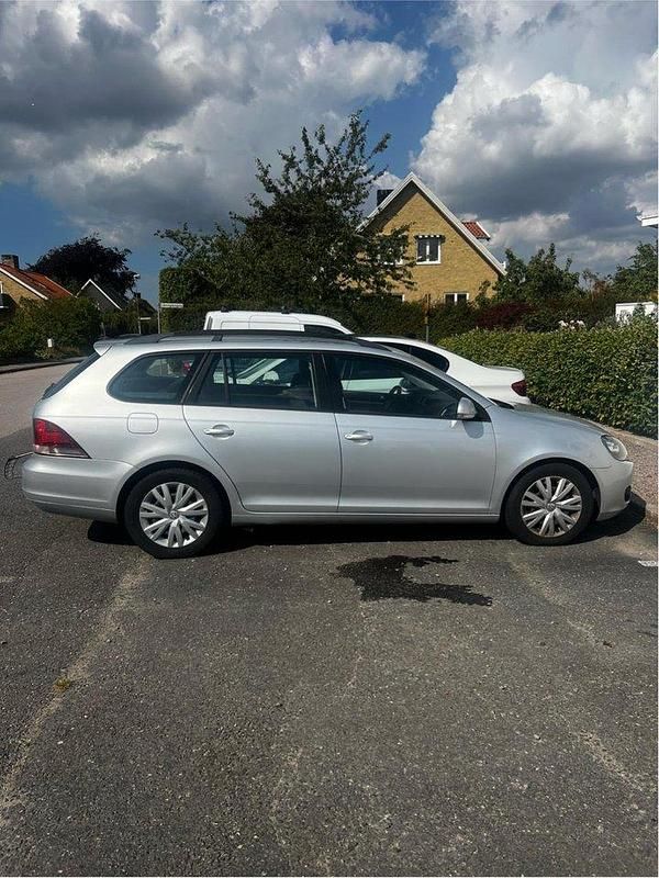 Silver Begagnad 2011 VW Golf VI Trendline Kombi | 19 500 kr (Superpris) - Bild 1/4